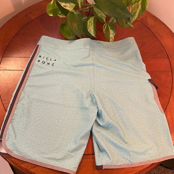 Men's Billabong Board Shorts - Picture 2 of 3